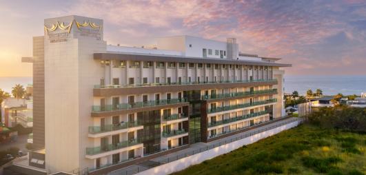 vue en hauteur de la façade de l'hôtel