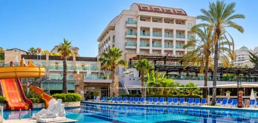 vue extérieur de l'hôtel et de la piscine