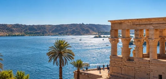 Kiosque de Trajan au temple de Philae en bordure du Nil excursion croisière Égypte