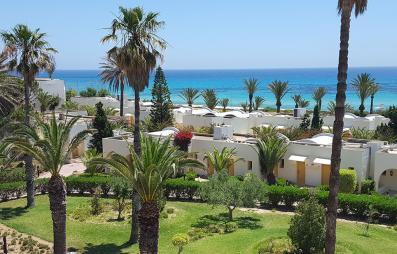 vue sur la mer et l'hôtel