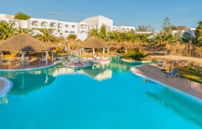 VUE PISCINE ET HOTEL