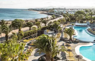 vue en hauteur des piscines et de la côte