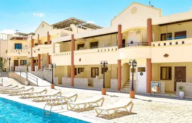 piscine avec transats