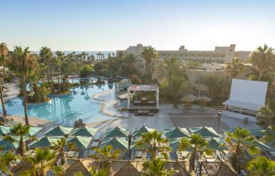vue d'ensemble hotel piscine