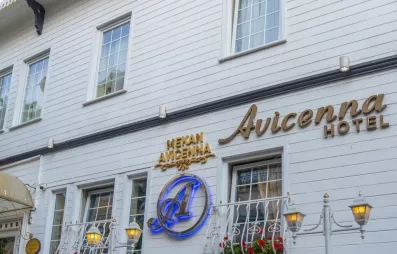 façade extérieure de l'entrée de l'hôtel