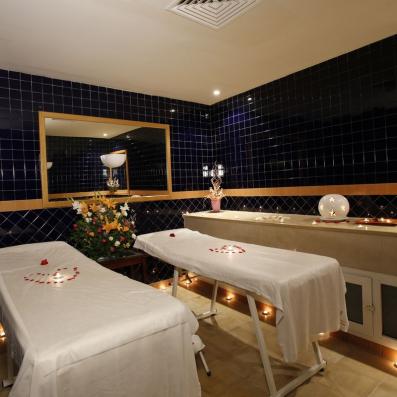 salle de massages avec bougies