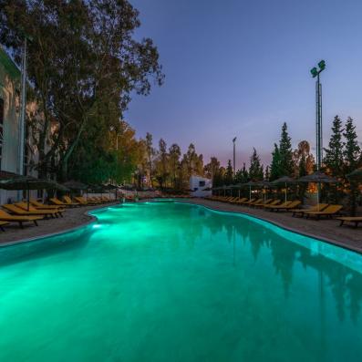 piscine de nuit