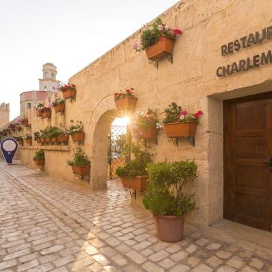 façade en pierre restaurant