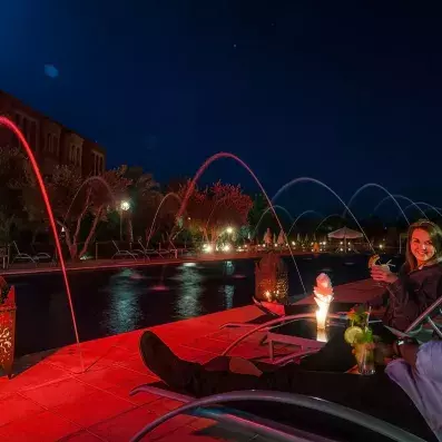 jet d'eau de nuit sur piscine