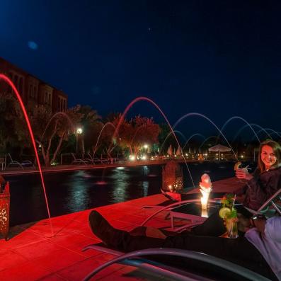 jet d'eau de nuit sur piscine