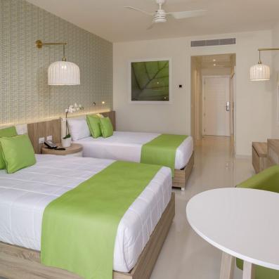 chambres 2 lits avec dessus lit vert