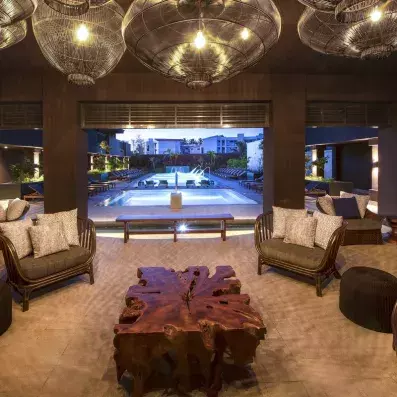 lobby avec vue piscines