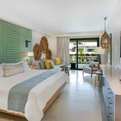 chambre grand lit couvre lit bleu ciel