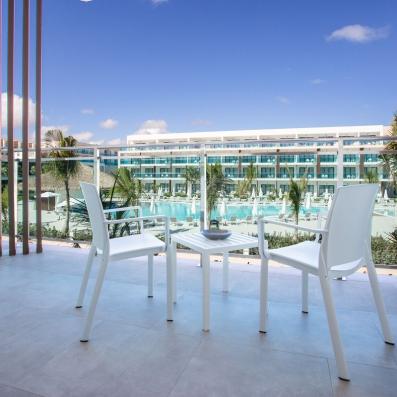 terrasse de al chambre avec vue piscine