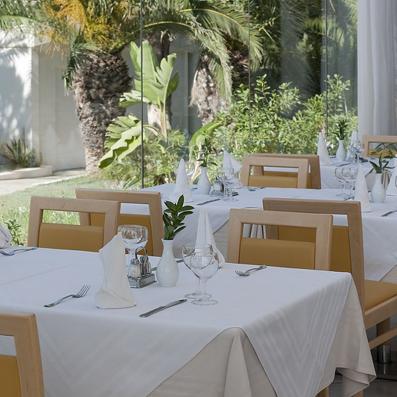 table dressée sur terrasse