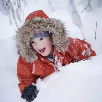 enfant dans la neige