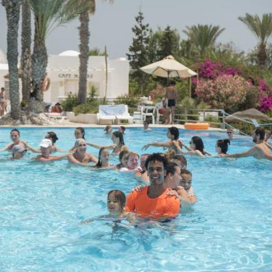 groupe dans piscine