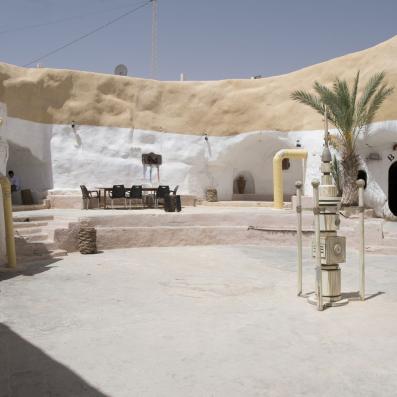 cour intérieure hôtel dans désert
