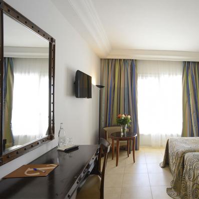 chambre avec grand miroir