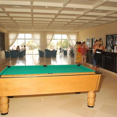 salle avec billard