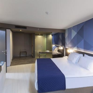 chambre grand lit