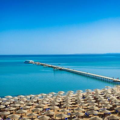 plage avec parasols