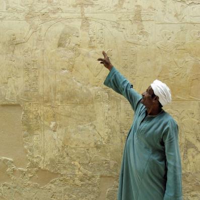 egyptien montrant des hiéroglyphes