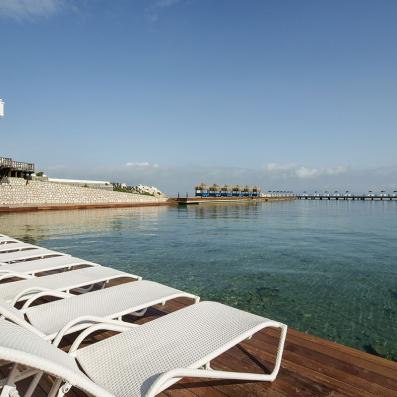 plage avec transats