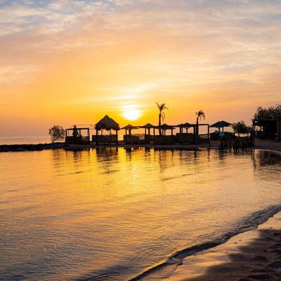 plage couché de soleil