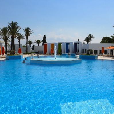 piscine avec fontaine