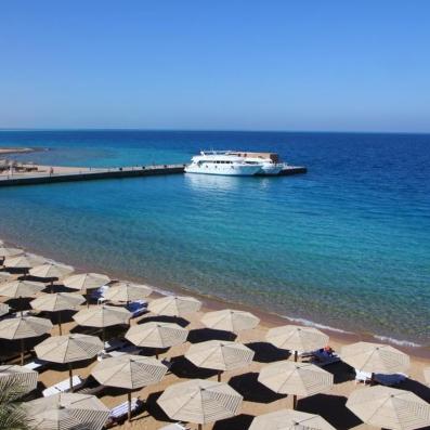 mer plage et parasols