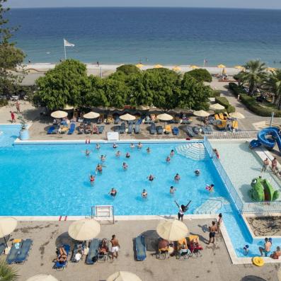 groupe dans piscine