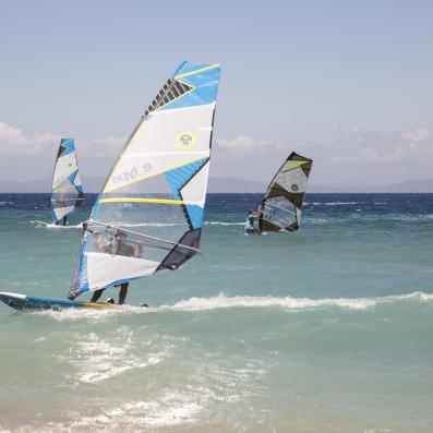 planche à voile sur la mer