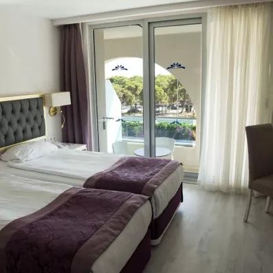 chambre avec deux lits simple