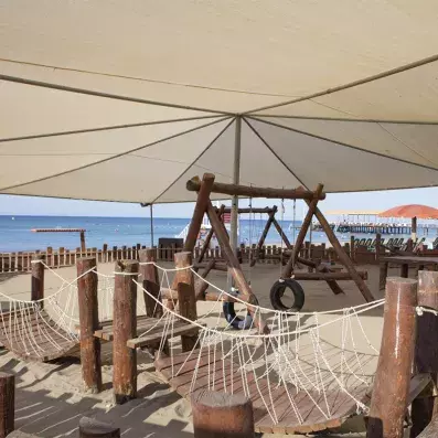 aire de jeux sur la plage 