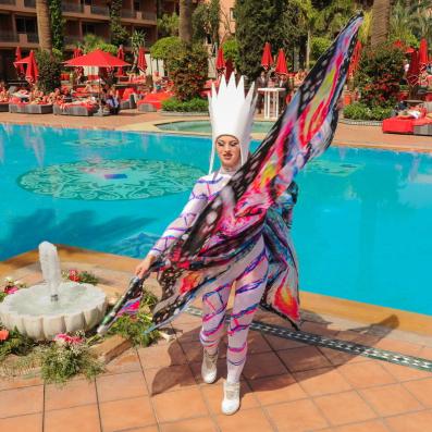 piscine avec danseuse