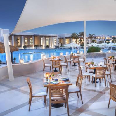 restaurant terrasse et piscine 