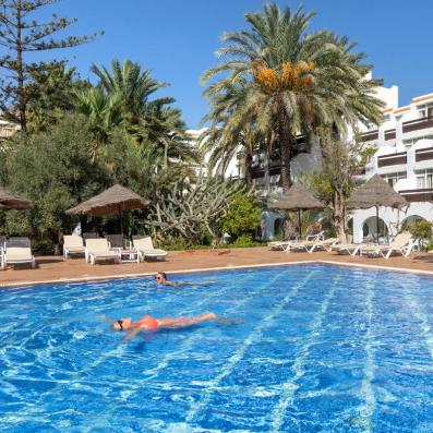 piscine avec transat