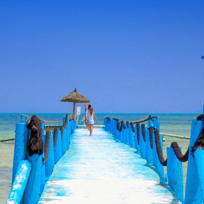 pont sur la plage