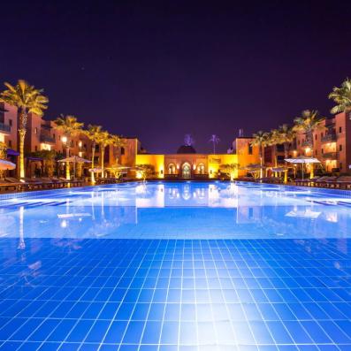 vue piscine de nuit