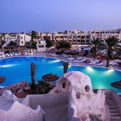 vue piscine de nuit