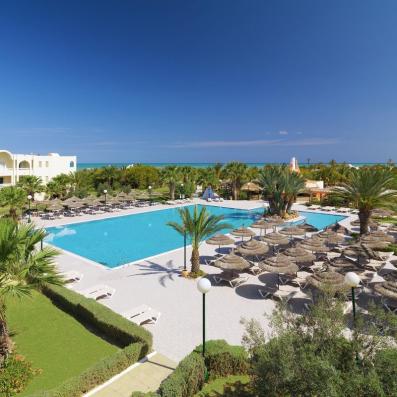 vue piscine au loin