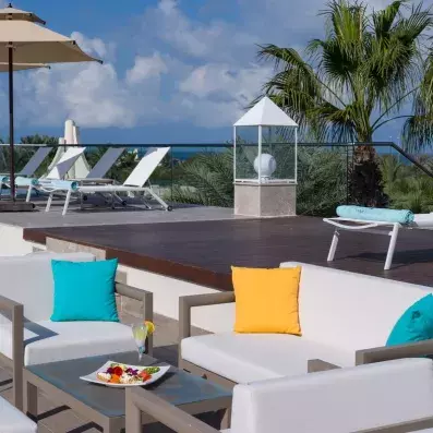 terrasse coussin bleu et jaune