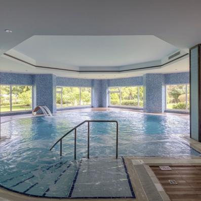 piscine intérieure 