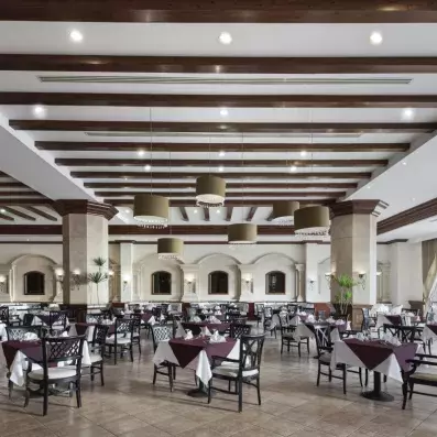 restaurant thème blanc et marron