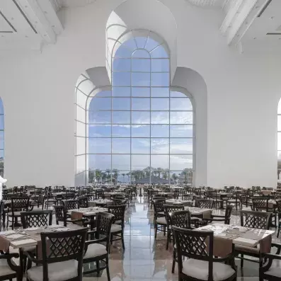 restaurant grandes baies vitrées