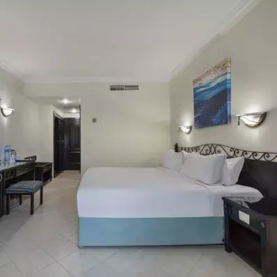 chambre vue vers salle de bain