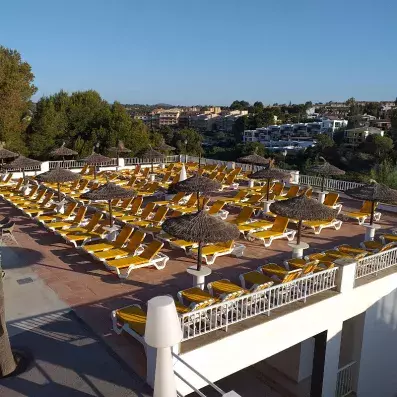 transats avec parasols