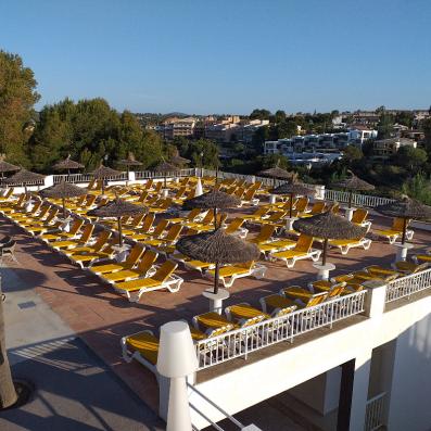 transats avec parasols