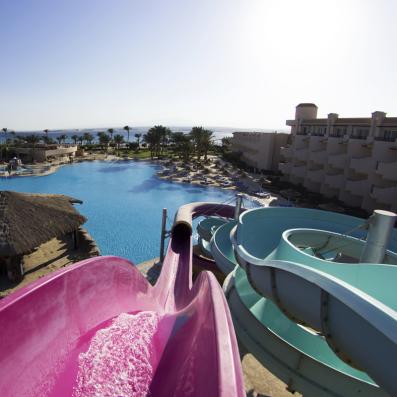 piscine toboggans bleu et rose
